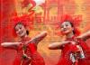 Casi Mil 300 millones de chinos disfrutaron de la llegada del Año Nuevo, según el calendario lunar, en el que el vivaz mono, noveno símbolo del horóscopo, sustituirá a la plácida cabra.