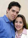  21 de enero  
Tomas Alvarado y Silvia Benavides de Alvarado con su pequeño en un convivio familiar.