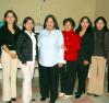  22 de enero  
Kenia del Carmen Ayala Ramos acompañada de las anfitrionas de su despedida de soltera, las señoras Perita, Martha y Quica Ramos.