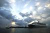El proyecto para el Queen Mary 2 fue anunciado en 1998 cuando la empresa de cruceros con sede en Miami Carnival Corp compró Cunard. Fue construido en los astilleros de Saint Nazaire, en el oeste de Francia.