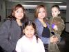 Perla Gonzáñez y el niño Cris Arias retornaron a la ciudad de Tijuana, los despidieron en el aeropuerto Mayra y Polet González.