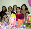Paulina de Lara Domínguez en compañía de algunos de sus amiguitos en la fiesta que se le organizó por su cumpleaños.