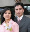 Carlos Arturo Cano Reed y Maribel Núñez Villanueva captados en la despedida de solteros que se les ofreció con motivo de su próximo enlace nupcial.