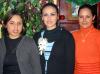 Katy Alcalá Salgado acompañada de Lendy Villegas de Castillo y Deysi Mireles de Castillo, en la despedida de soltera que le organizaron en días pasados