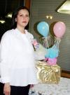 Liliana Blanco de Lara en la fiesta de canastilla que le ofrecieron en honor al bebé que espera en próximas fechas.