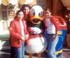 Martha, Ana Laura y Malu Ochoa Valdés, captadas en sus vacaciones por Disneylandia.