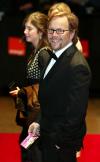 El director Tim Burton llegó acompañado de su esposa la actriz Helena Bonham Carter.