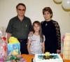 Astrid Argote Alcalá en compañía de sus papás, Claudia Argote y Verónica Alcalá, organizadores de su fiesta de cumpleaños.