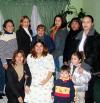July de Rodríguez rodeada por sus amigas Maricarmen, Rocío, Mirna, Nena, Alicia, Belinda, Karina, Mirna, Rosa, Aracely y Gaby el día que festejó su cumpleaños.