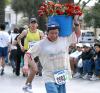 Maratónico ambientazo se dejó sentir en la Comarca Lagunera en donde gente de todas edades y condiciones físicas se hicieron presentes para participar en el XVI Maratón Lala 2004.