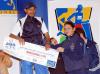 El keniano Thomas Omwenga y la tlaxcalteca Margarita Cabello, se convirtieron en los campeones del Maratón Internacional de La Laguna Lala 2004, después de una cerrada lucha a lo largo de los poco más de 42 kilómetros de recorrido.

En el gráfico Ana Guevara premia a los tres primeros lugares de la rama femenil.