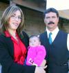 Gabriela P. de Chretin y Luis Antonio Chretin, laguneros radicados desde hace varios años en Ciudad Juárez, estuvieron recientemente aquí en su tierra natal, para bautizar a su hija Gabriela.