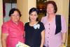 Claudia Arenas de Chávez recibió felicitaciones, en la fiesta de regalos que se le ofreció con motivo del próximo nacimiento de su bebé.