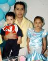 Sayra Jackeline Herrera Solís festejó su cumpleaños en compañía de su papás, Jorge Alejandro Herrera y de su hermano Alan Alejandro.