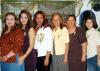 24 de marzo 
Norma Chavarría Soto con algunas de las invitadas a su despedida de soltera