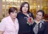 Brenda Zapata Tinoco en compañía de Elvira Tinoco y Elsa Aldape, organizadoras de su despedida de soltera.