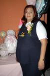 Cecilia García de Arias captada en la fiesta de regalos que se le ofreció, por el próximo nacimiento de sus bebés.