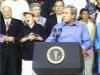 A los pocos minutos, el niño empezó a bostezar de manera irrefrenable. “El sistema educativo necesita apoyo federal y se lo daremos”, predicaba Bush.