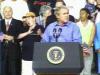 Los redactores de discursos llenan páginas con gramática grandilocuente, los estilistas deciden si George W. Bush debe aparecer con traje clásico, con camisa desabrochada o con casaca militar, los escenógrafos otean el lugar del acto para buscar el mejor tiro de cámara y los políticos locales localizan al público con mejor capacidad para el entusiasmo y mayor inclinación por el aplauso