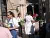 Las banquetas de la Parroquia Santa María de Guadalupe fueron insuficientes para los vendedores de ramos de palma y manzanilla