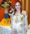Maribel González de Segura espera la llegada de su bebé para próximas fechas, motivo por el que le ofrecieron una fiesta.