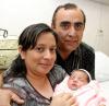 Francisco y Valentina Villar felices por el nacimiento de su tercera bebé.