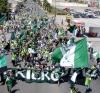 Apenas cinco minutos después de las 11:00 horas, miles de seguidores de la causa albiverde iniciaron su trayecto de 3.5 kilómetros rumbo al estadio; quienes participaron en la primera etapa del trayecto, dejaron sus vehículos y junto a quienes ya los esperaban en este punto tomaron la calzada Ávila Camacho, la cual en pocos minutos se vio completamente invadida por los manifestantes que a pie cubrirían esa parte del recorrido.