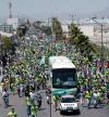 Ya pasaban las diez de la mañana y la orden fue clara, acelerar las unidades para llegar a tiempo a la mitad del recorrido, en Hipermart Independencia. Varios fueron los kilómetros los que abarcaban los vehículos, lo cual hizo que los agentes de Vialidad, optaran por cortar la megamarcha, para evitar embotellamientos.