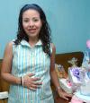Sara Medina de Lara, en la fiesta de despedida de regalos que le ofrecieron en días pasasdos en honor al bebé que espera