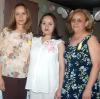 14 de abril
Brenda Cortez de Camacho recibió sinceras felicitaciones, en la fiesta de regalos que le ofrecieron Lilia Lara de Camacho y Lilia Camacho Lara.