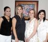 20 de abril
 Claudia Bretado de Artea con las anfitrionas de su fiesta de canastilla, Martha Olvea de Artea y Sara Artea de Parra.