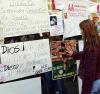 Pasadas 24 horas del ingreso de Maradona al centro asistencial, más de 150 periodistas hacen guardia en los alrededores.

Ahí permanecen, al lado de otros cientos de periodistas de todo el mundo, con rostros serios y pancartas de buenos deseos como leyendas como “Maradona presente, hoy, mañana y siempre”, “Dios, el pueblo con vos”, “Fuerza, Diego” y “Aguante Diego”.