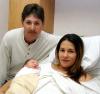 22 de abril 
Jorge Gerardo Cota y Rocío Alejandra López de Cota, con el recién nacido Jorge Alejandro.