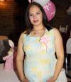 Claudia Elizabeth Villa Mata recibió numerosos obsequios, en la fiesta de regalos que se ofreció por el próximo nacimiento de su bebé.