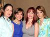  27 de abril 
Alicia de Cárdenas con sus hijas Yadira, Claudia y Alicia.