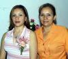 Érika García Guzmán junto a su mamá Lupita Guzmán  de García, en la despedida de soltera que le ofreció en días pasados.
