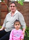 Mariela garcía con su pequeña hija Fernanda.