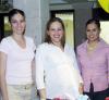  02 de mayo  
Maribel González de Segura con las anfitrionas de su fiesta de canastilla ofrecida en días pasados, Lenny Gibert de Colliere y Norma Duarte de Lavín.