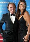 Los candidatos a los Premios Laureus los elige un jurado formado por más de 400 periodistas deportivos de 73 países. Cada ganador, seleccionado por la Academia Mundial del Deporte -formada por leyendas del deporte universal-, recibe una estatuilla fabricada en oro y plata por la firma 'Cartier' de 30 centímetros de altura y 2,5 kilos de peso


Los miembros del grupo irlandés The Corrs, posan a su llegada a la ceremonia