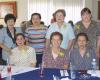  10 de mayo  
Violeta A., Ana Carmen López, Magaly Necochea, Cony de Anhert, Josie de Iriarte, Mary Carmen de Berlanga, Ana Isabel de Mexen y Ana Mary de Fernández.