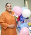 Verónica Leyva recibió numerosos obsequios, en la fista de canastilla que le ofrecieron en honor del bebé que espera.