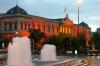 La madrileña Puerta de Alcalá ha sido iluminada dentro de las pruebas de iluminación realizadas en Madrid con motivo de la boda