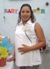 Adriana Ruiz de Solís, en la fiesta de regalos que le ofrecieron en honor del bebé que espera.