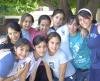 Alumnos de la secundaria La Luz del ITESM, en una fotografía con motivo del Día del Estudiante.