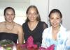  25 de mayo  
Marina de Garza, Gaby de Román, Lupita de Aguilar y Gaby de Mendoza, reunidas recientemente.