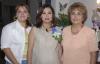  29 de mayo  
Nora Leticia González de Lozada en compañia de Lety Mendoza de González y Analia González, anfitrionas de su fiesta de regalos.