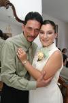 M.V.Z. Carlos Raúl Rascón Díaz y Arlette Rivas Macías contrajeron matrimonio civil el miércoles 26 de mayo de 2004.