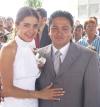 En una boda colectiva junto a otras 71 parejas contrajeron matrimonio el presidente municipal, Emilio Bichara Marcos Wong y su novia, Gabriela Sánchez.