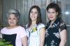  09 de Junio   
Claudia Rodríguez junto a las anfitrionas de su despedida Gloria Cabral y Edith de González.