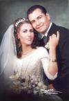 C.P Ernesto Rosales Barrón y Profa. Rocío Hoyos Deble contrajeron matrimonio religioso en la parroquia de Inmaculado Corazón de María el viernes 16 de abril de 2004..